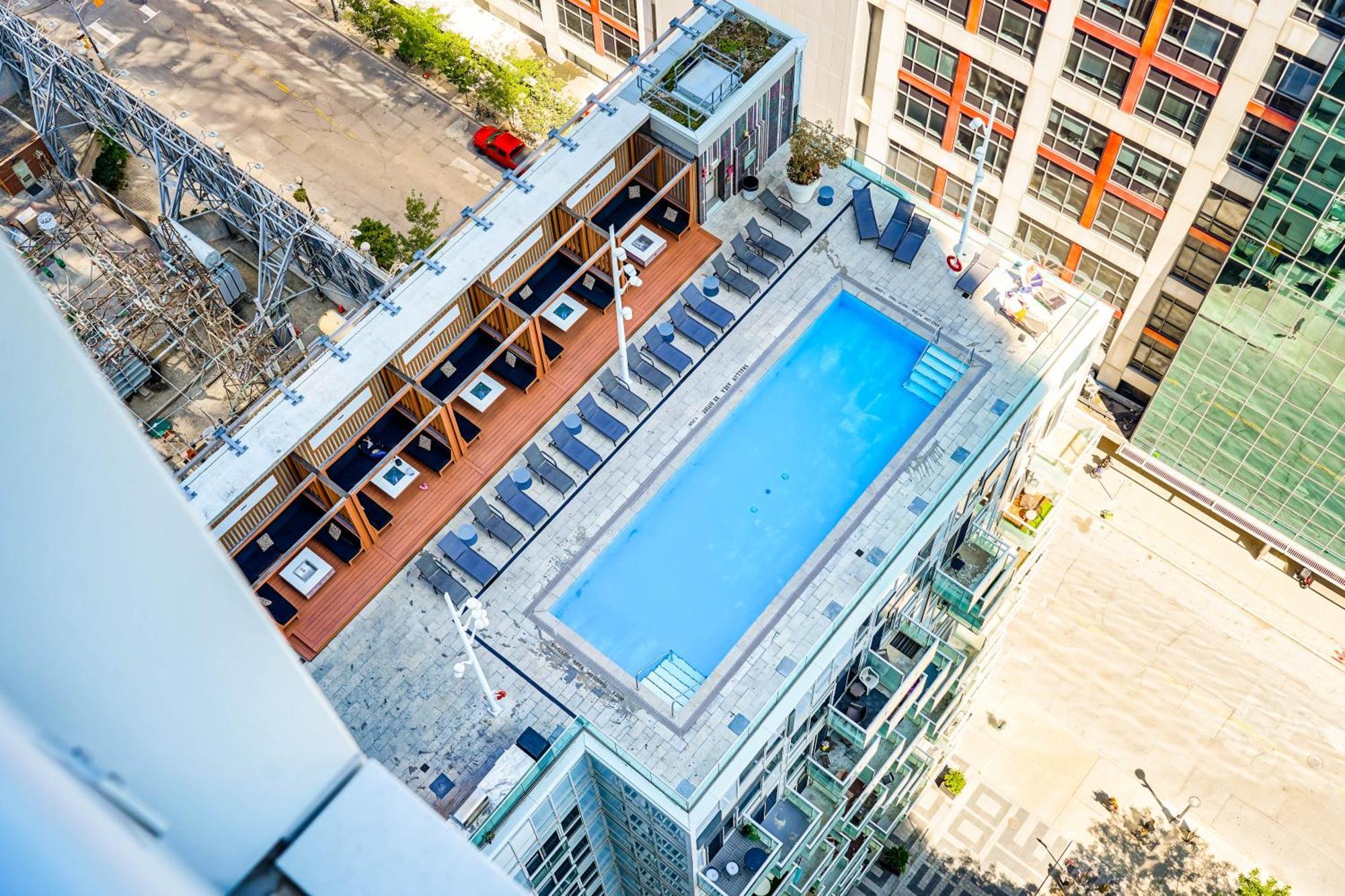 Chol Furnished Suites Heart Of Downtown Toronto, 2 Beds, Free Parking, Cn Tower View Exterior photo