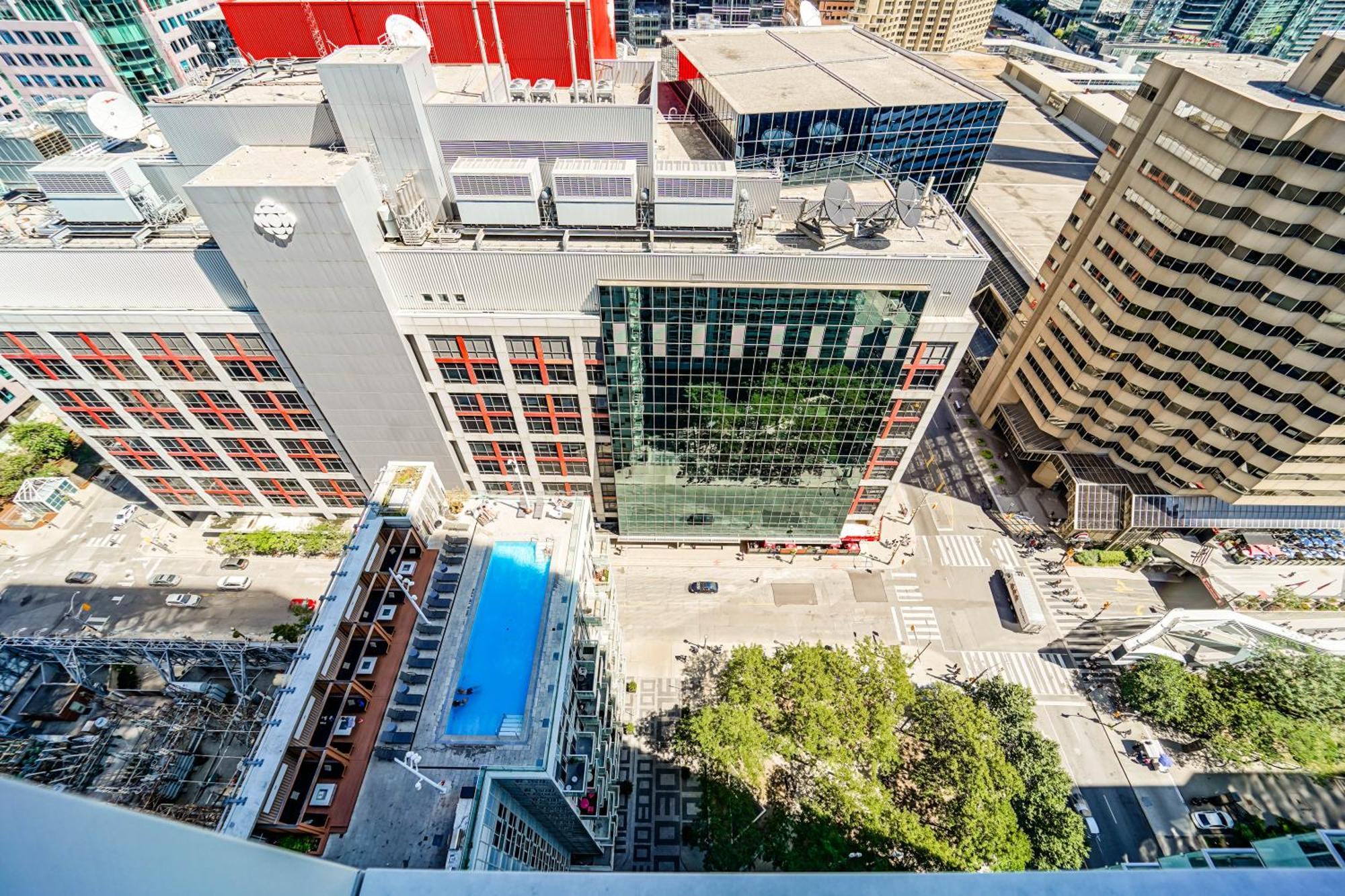 Chol Furnished Suites Heart Of Downtown Toronto, 2 Beds, Free Parking, Cn Tower View Exterior photo