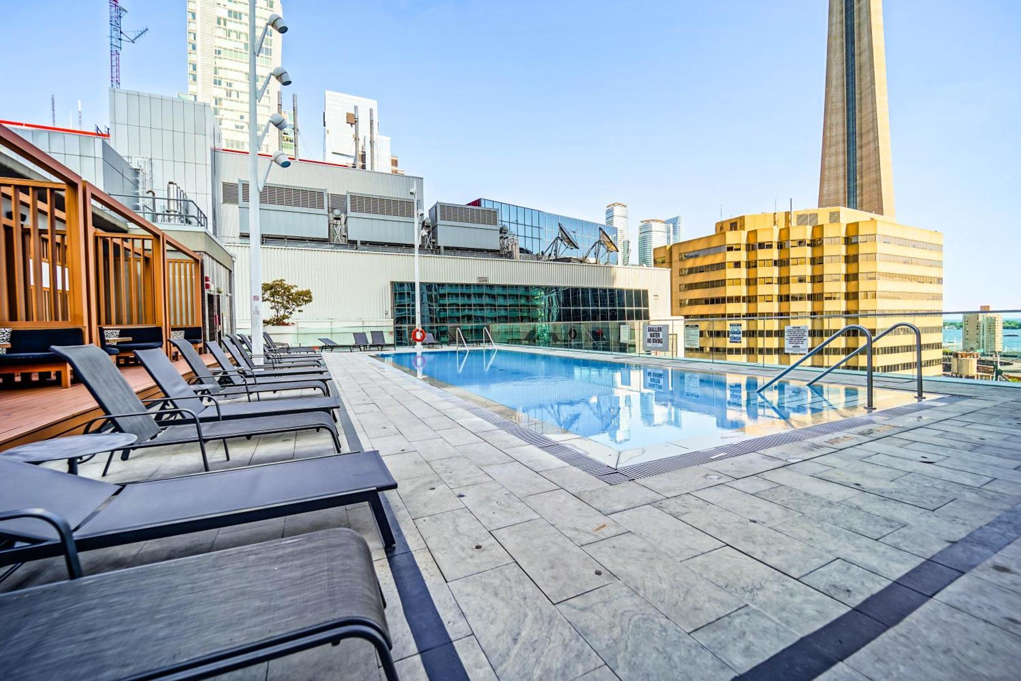 Chol Furnished Suites Heart Of Downtown Toronto, 2 Beds, Free Parking, Cn Tower View Exterior photo