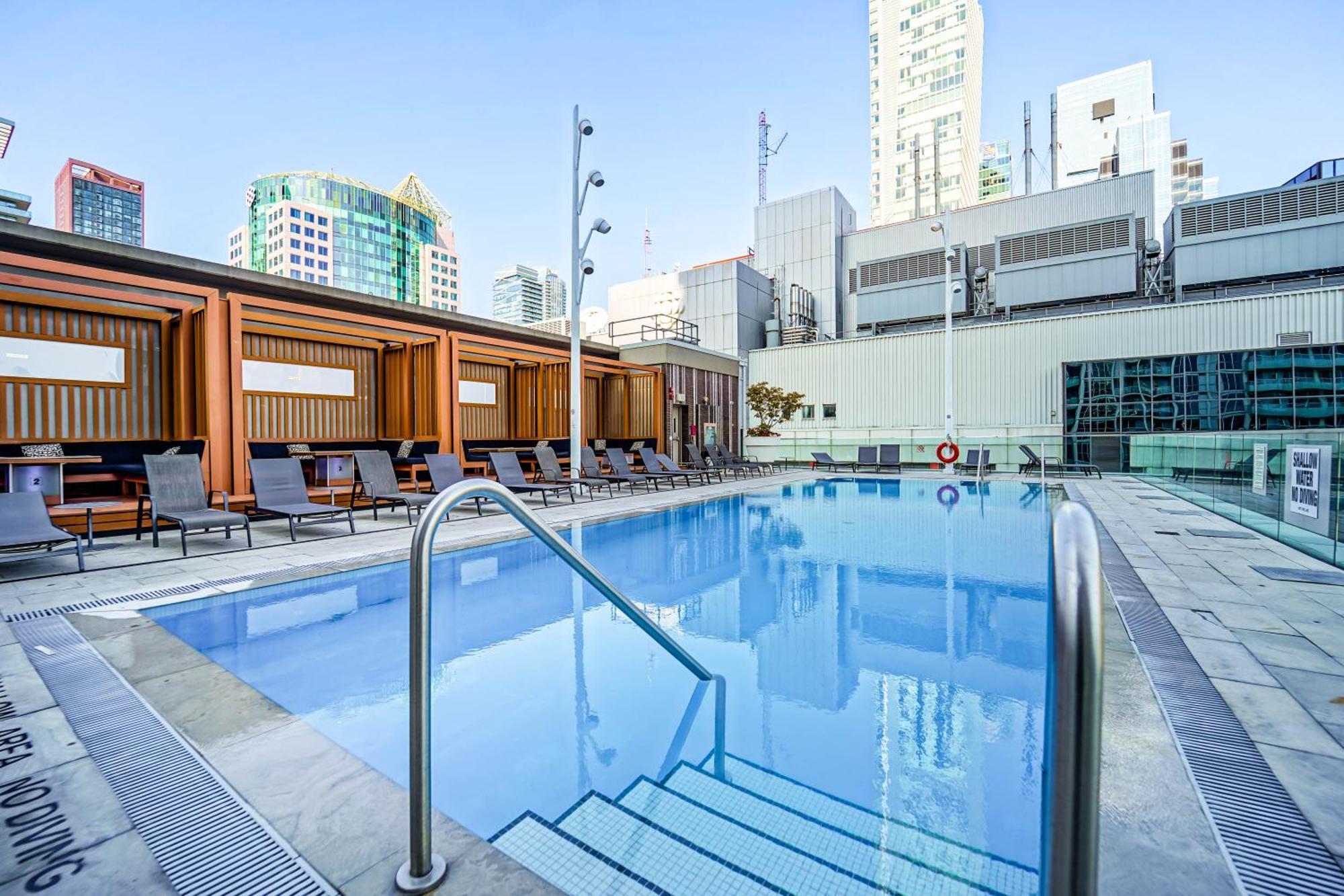 Chol Furnished Suites Heart Of Downtown Toronto, 2 Beds, Free Parking, Cn Tower View Exterior photo