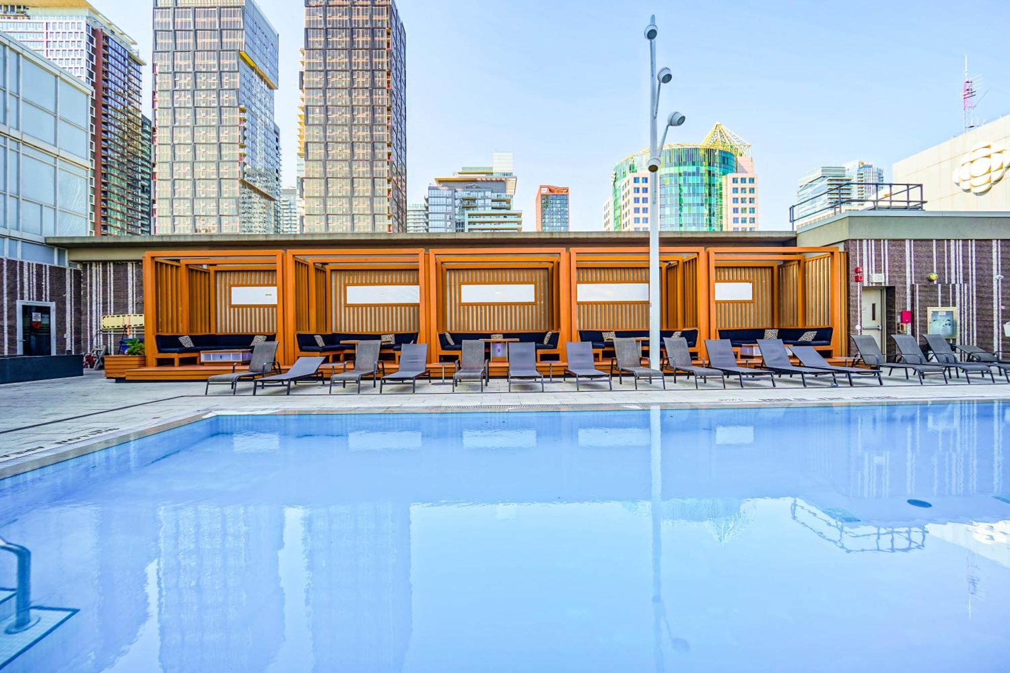Chol Furnished Suites Heart Of Downtown Toronto, 2 Beds, Free Parking, Cn Tower View Exterior photo