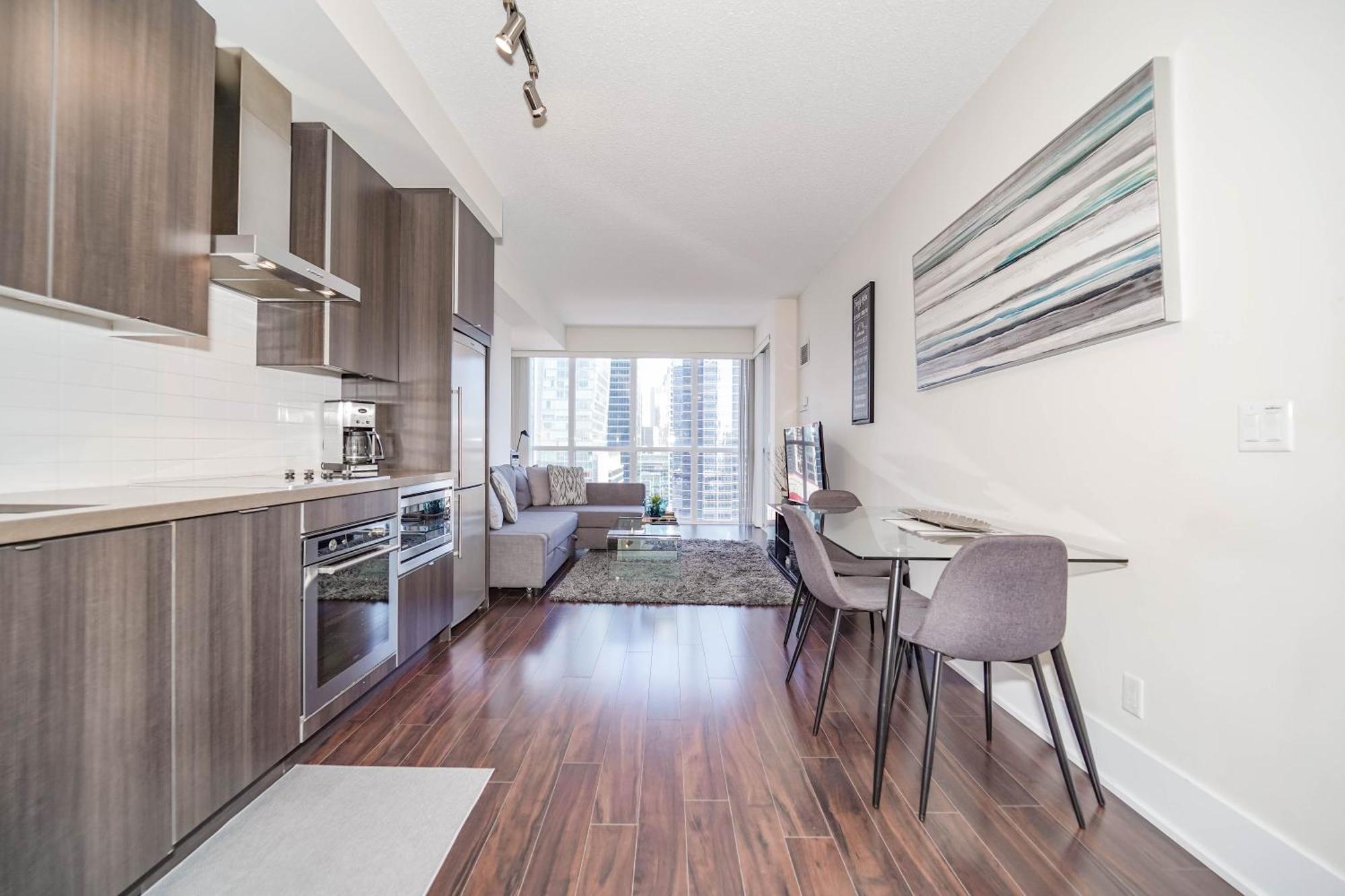 Chol Furnished Suites Heart Of Downtown Toronto, 2 Beds, Free Parking, Cn Tower View Exterior photo