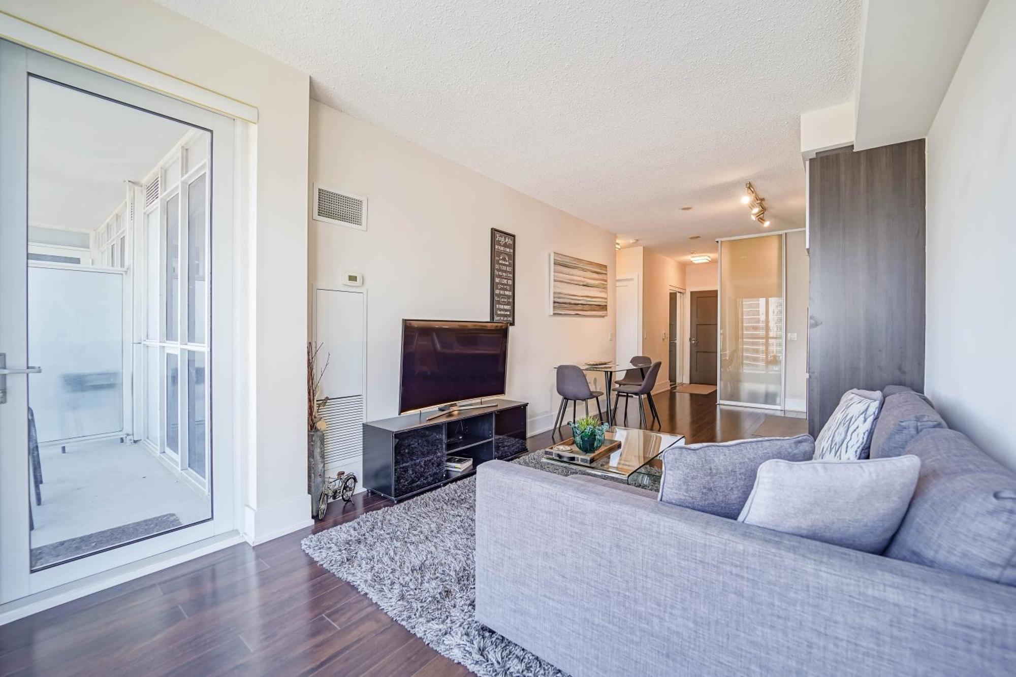 Chol Furnished Suites Heart Of Downtown Toronto, 2 Beds, Free Parking, Cn Tower View Exterior photo