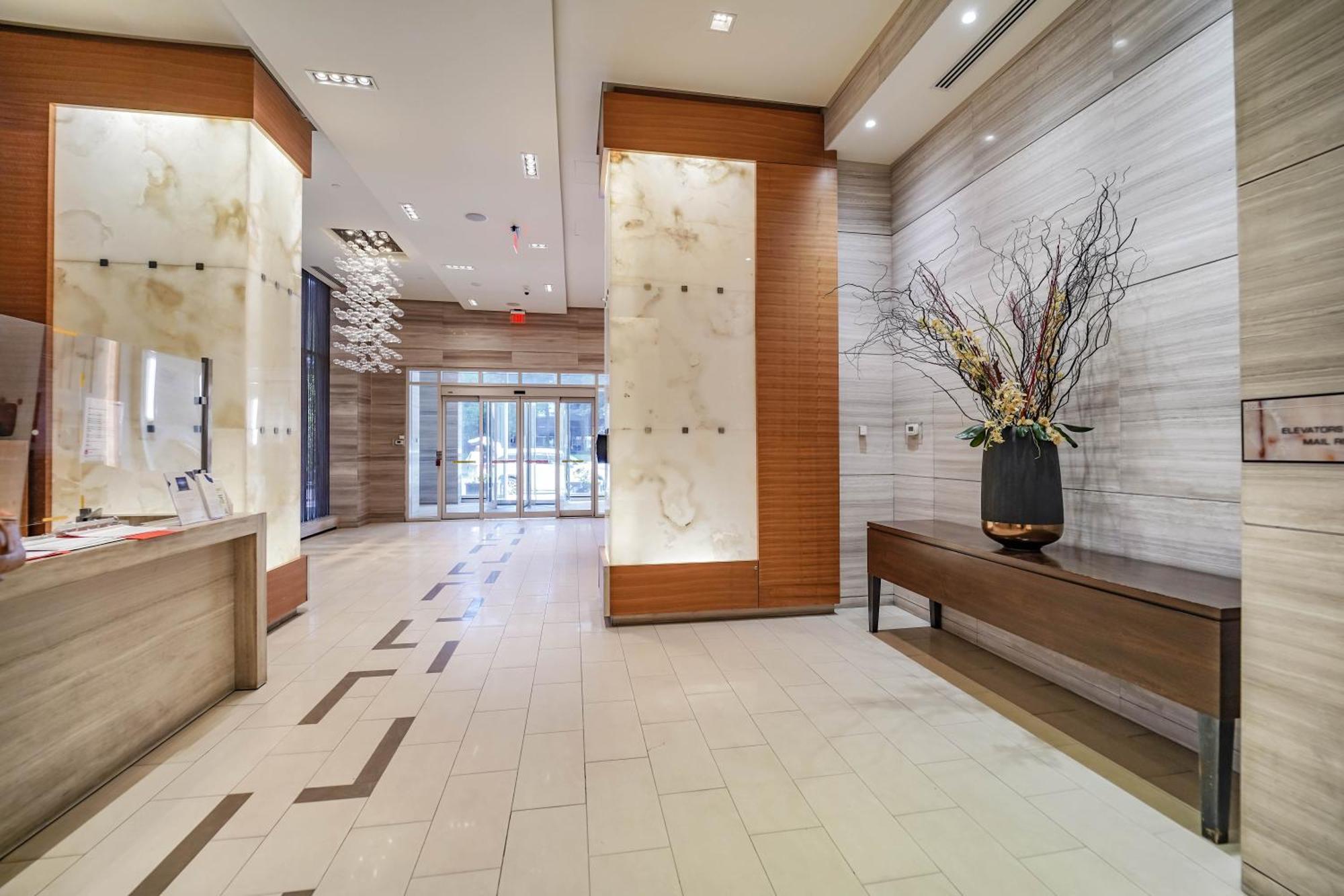 Chol Furnished Suites Heart Of Downtown Toronto, 2 Beds, Free Parking, Cn Tower View Exterior photo