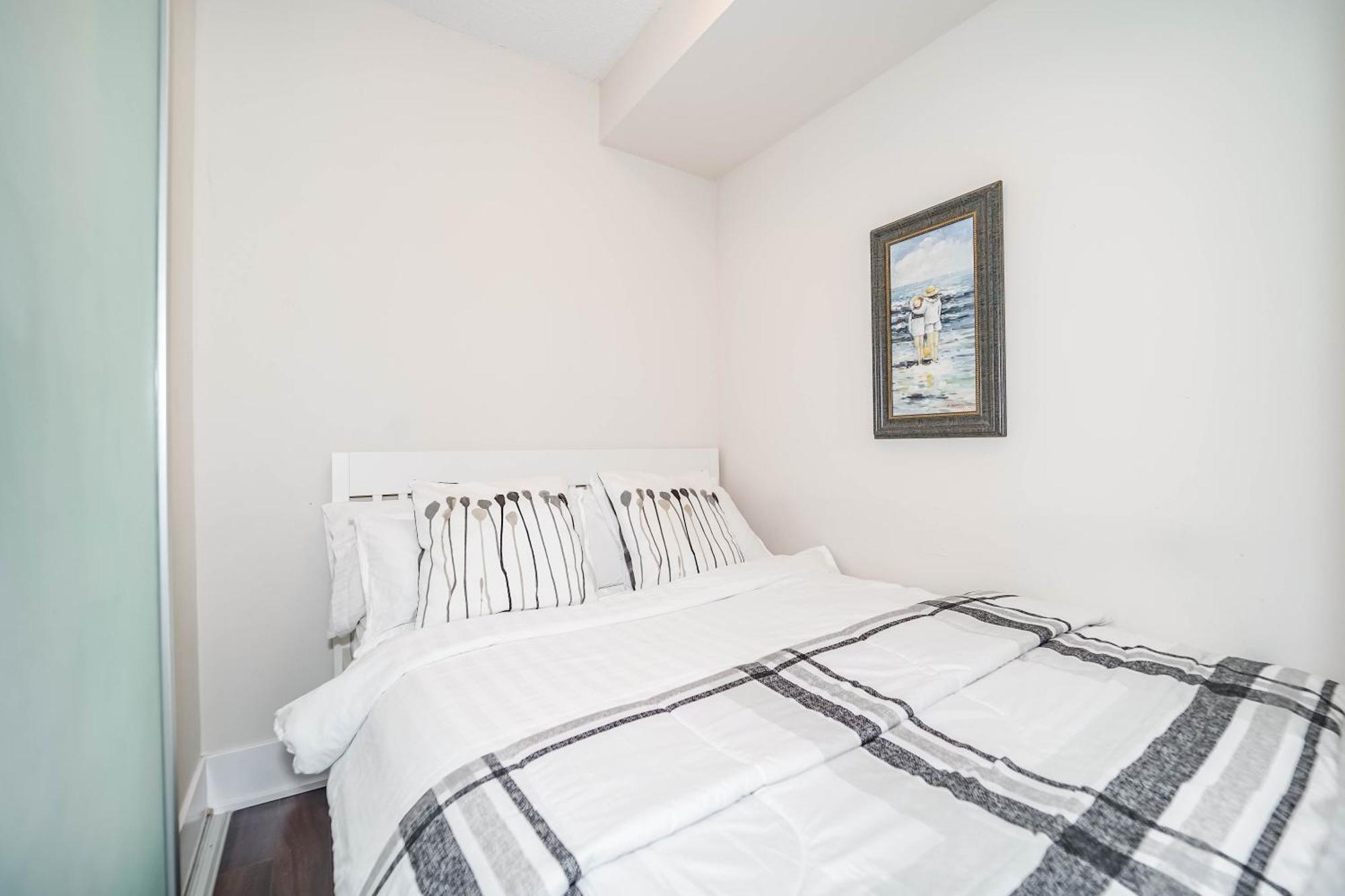 Chol Furnished Suites Heart Of Downtown Toronto, 2 Beds, Free Parking, Cn Tower View Exterior photo