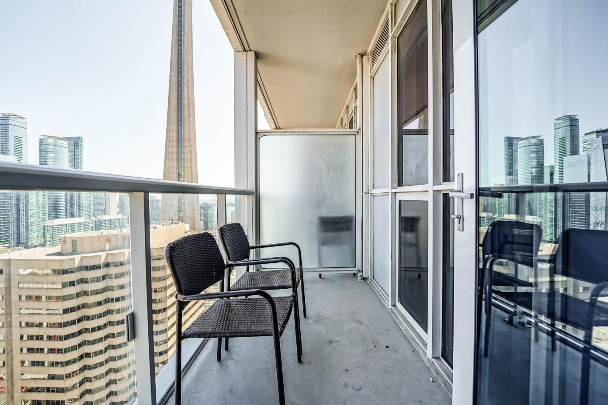 Chol Furnished Suites Heart Of Downtown Toronto, 2 Beds, Free Parking, Cn Tower View Exterior photo