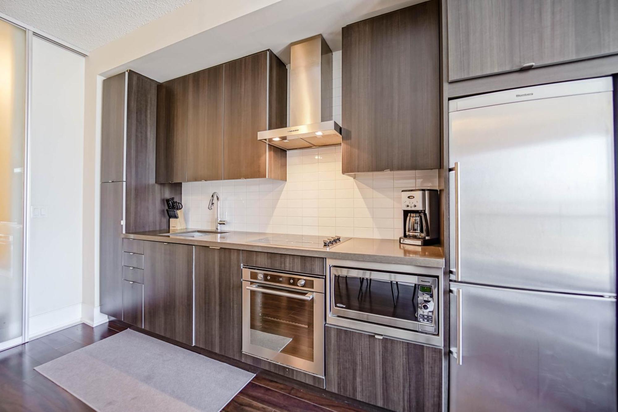 Chol Furnished Suites Heart Of Downtown Toronto, 2 Beds, Free Parking, Cn Tower View Exterior photo
