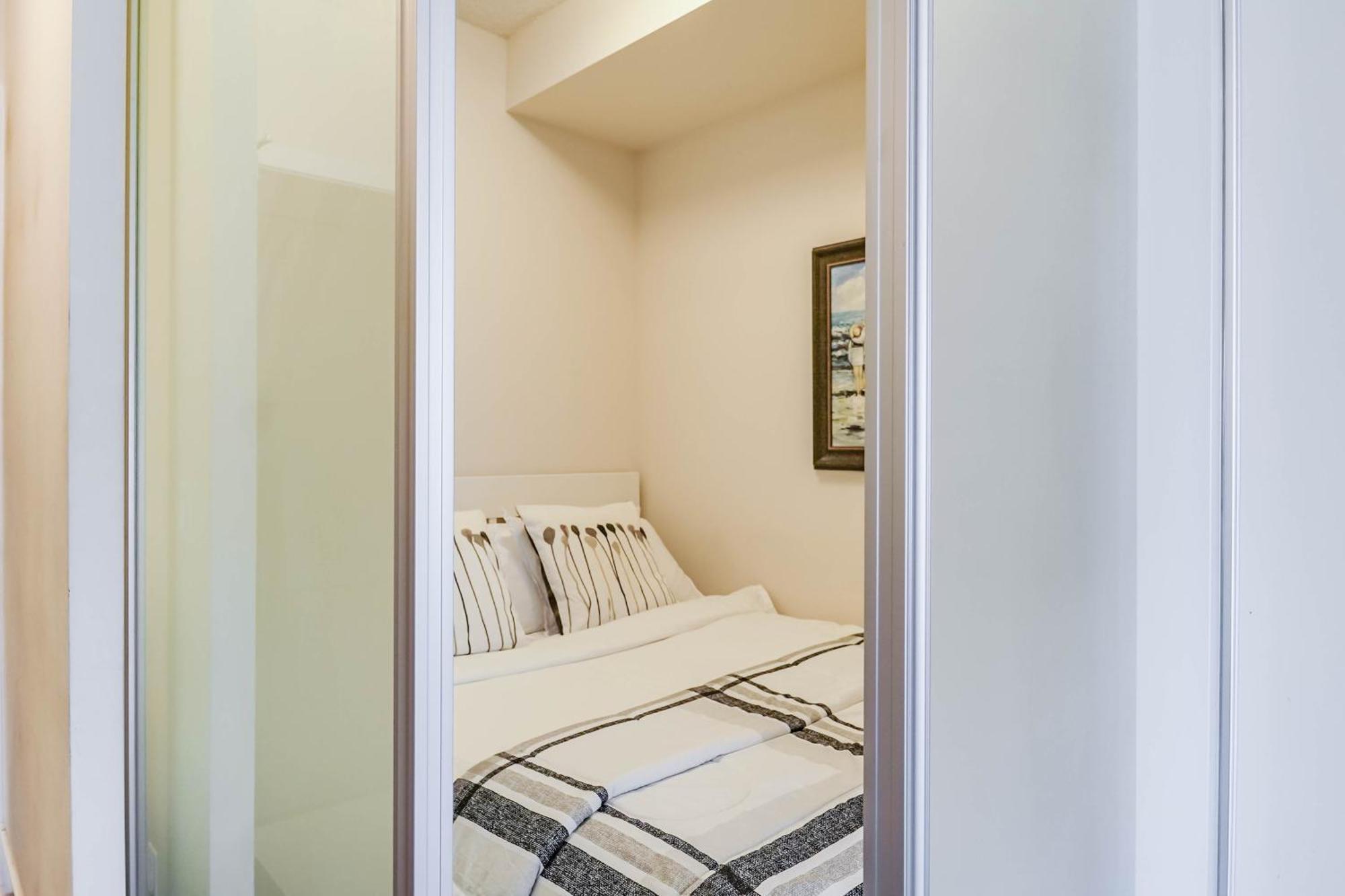 Chol Furnished Suites Heart Of Downtown Toronto, 2 Beds, Free Parking, Cn Tower View Exterior photo