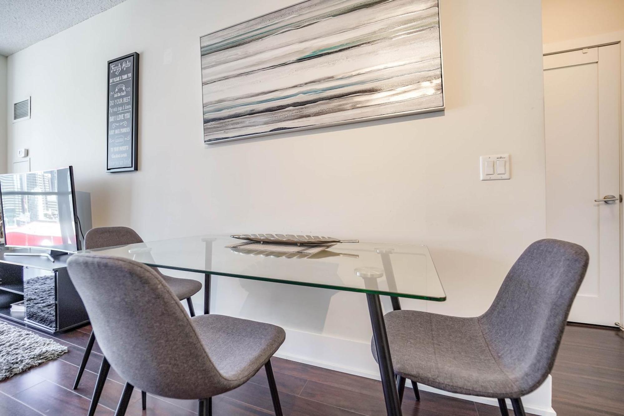 Chol Furnished Suites Heart Of Downtown Toronto, 2 Beds, Free Parking, Cn Tower View Exterior photo