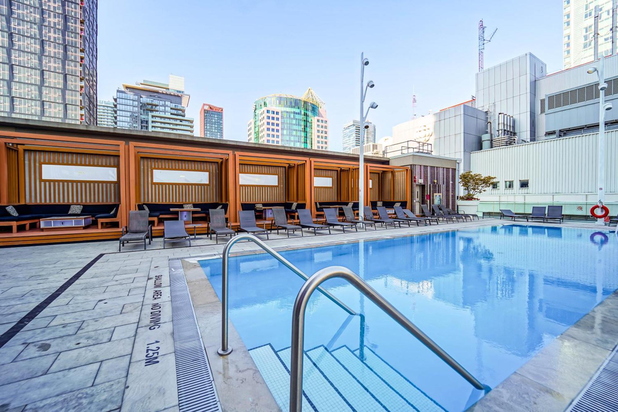 Chol Furnished Suites Heart Of Downtown Toronto, 2 Beds, Free Parking, Cn Tower View Exterior photo