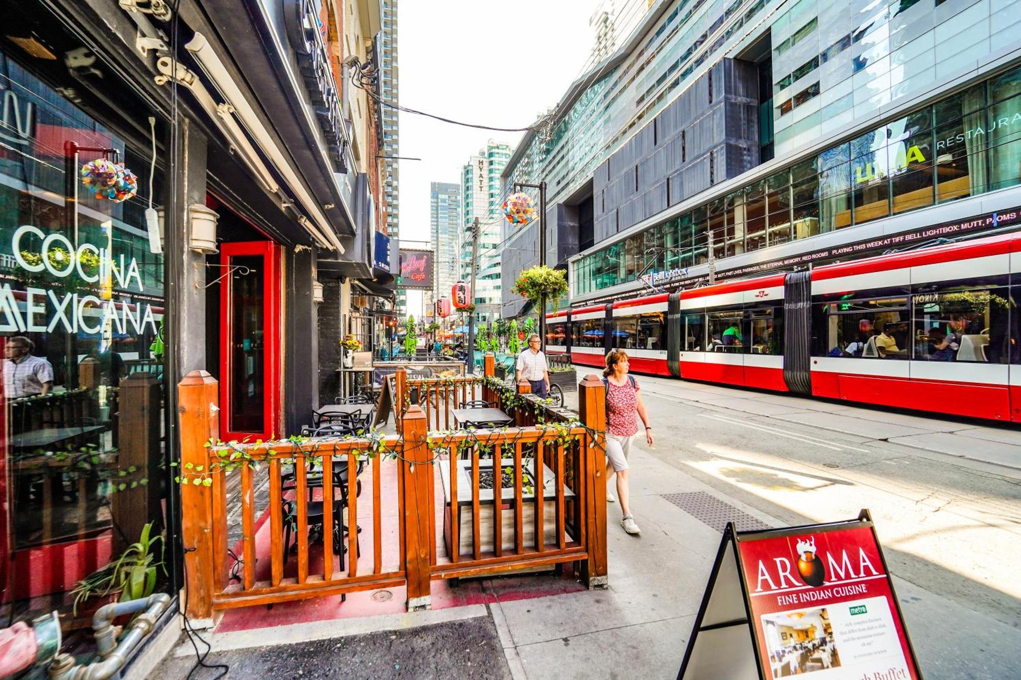 Chol Furnished Suites Heart Of Downtown Toronto, 2 Beds, Free Parking, Cn Tower View Exterior photo