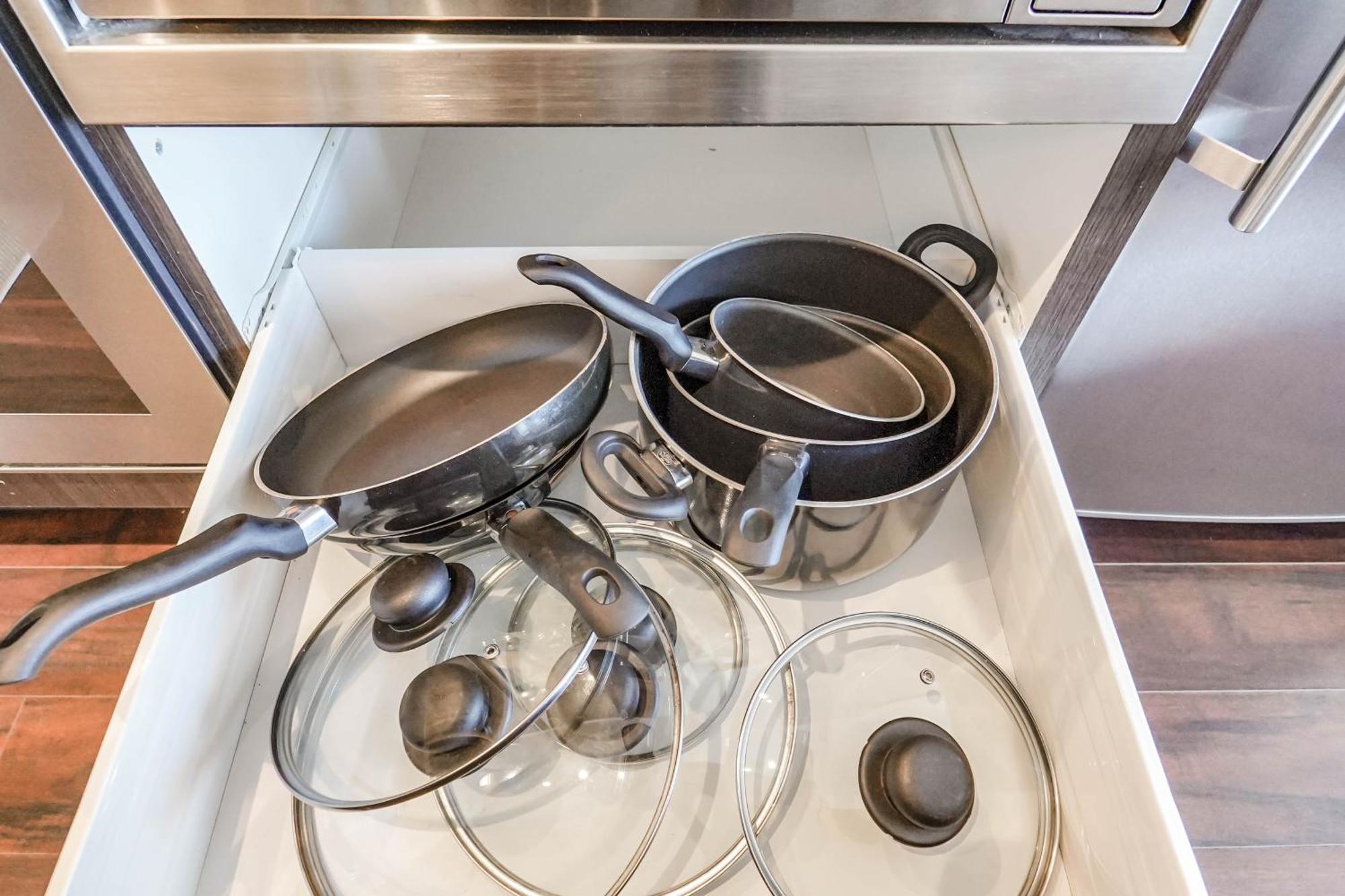 Chol Furnished Suites Heart Of Downtown Toronto, 2 Beds, Free Parking, Cn Tower View Exterior photo