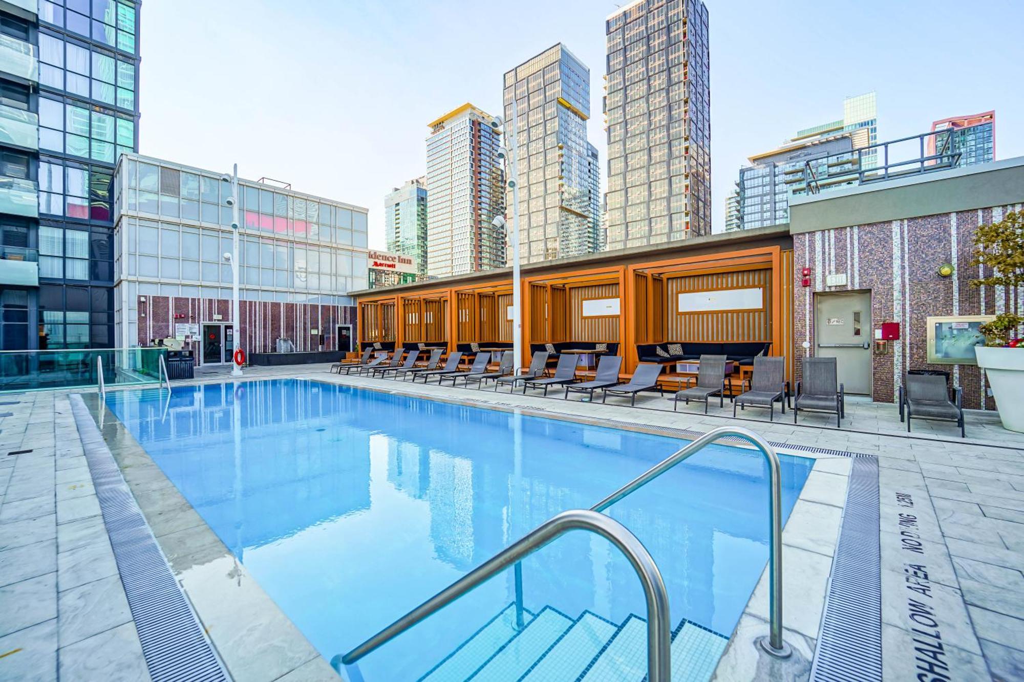 Chol Furnished Suites Heart Of Downtown Toronto, 2 Beds, Free Parking, Cn Tower View Exterior photo